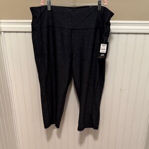 Avia Women's Charcoal Capris